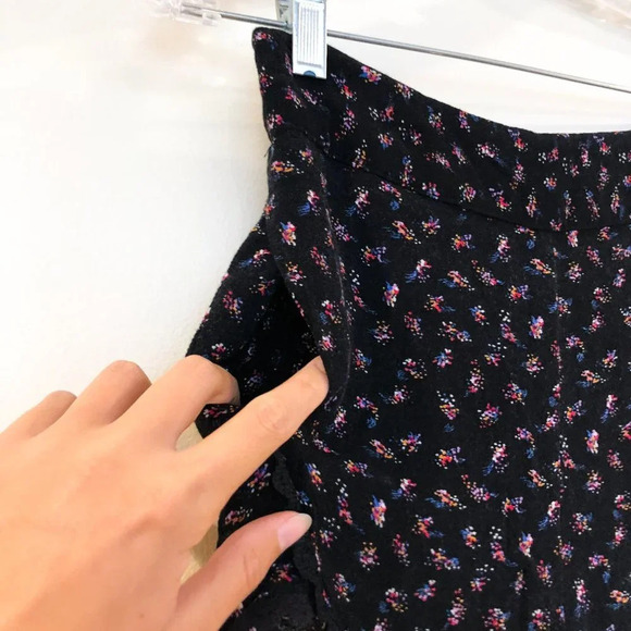 🍁UO Kimchi Blue Floral Bohemian Lace Soft Shorts - Picture 2 of 5